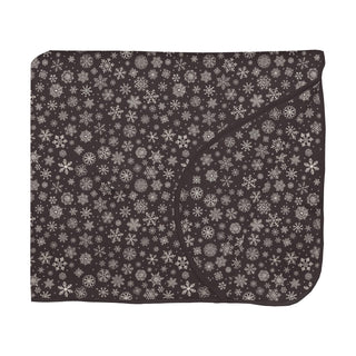 Snowflake patterned blanket with a dark background