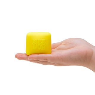 NeeDoh Color Change Cube – Color-Changing Sensory Squish Fidget Toy
