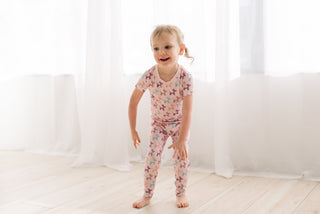 Short Sleeve Pajama Set in Shrinking Violet Balloon Dogs