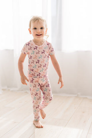 Short Sleeve Pajama Set in Shrinking Violet Balloon Dogs