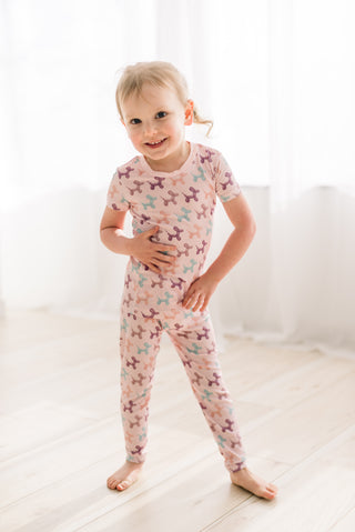 Short Sleeve Pajama Set in Shrinking Violet Balloon Dogs