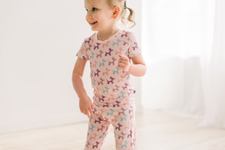 Short Sleeve Pajama Set in Shrinking Violet Balloon Dogs