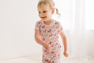 Short Sleeve Pajama Set in Shrinking Violet Balloon Dogs
