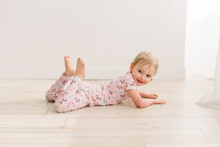 Short Sleeve Pajama Set in Shrinking Violet Balloon Dogs