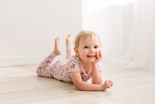 Short Sleeve Pajama Set in Shrinking Violet Balloon Dogs