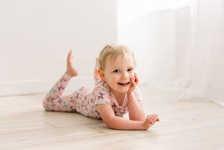 Short Sleeve Pajama Set in Shrinking Violet Balloon Dogs