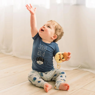 Short Sleeve Graphic Tee Pajama Set in Dove Bugs