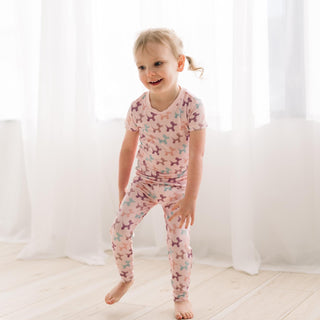 Short Sleeve Pajama Set in Shrinking Violet Balloon Dogs